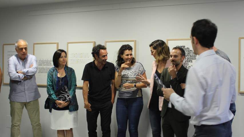 Amigos calígrafos en la inauguración de la exposición caligráfica en Arantzazu