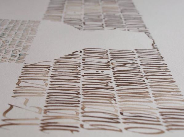 Silueta de la Virgen de Arantzazu en la textura caligráfica